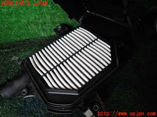 1UPJ-9240642560]ジムニー(JB64W)エアクリーナーボックス 中古_3