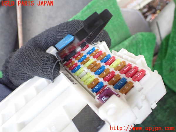 1UPJ-9240646741]ジムニー(JB64W)ヒューズボックス1 中古_4