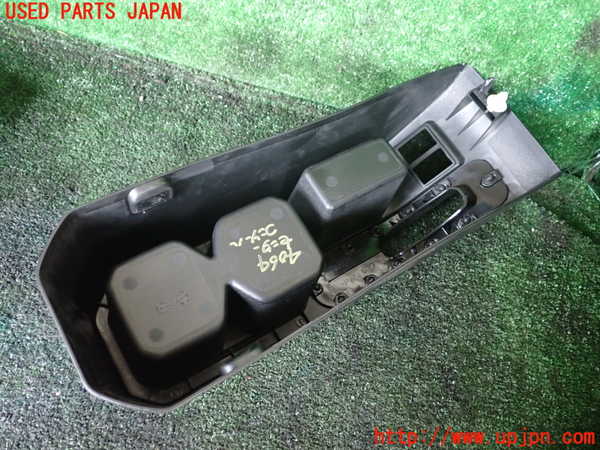 1UPJ-9240647540]ジムニー(JB64W)センターコンソール 中古_3