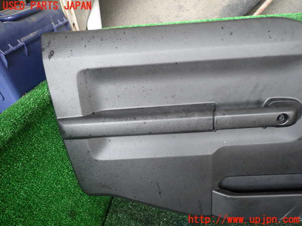 1UPJ-9240641264]ジムニー(JB64W)左ドア内張り 中古_3