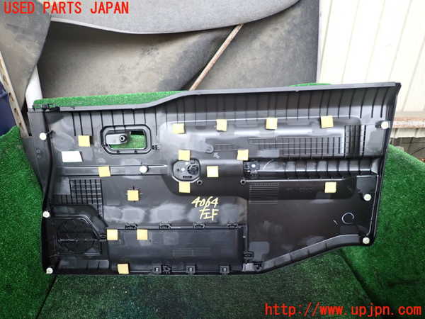 1UPJ-9240641264]ジムニー(JB64W)左ドア内張り 中古_4