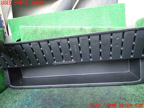 1UPJ-9240647771]ジムニー(JB64W)ラゲッジトレイ1 中古_2