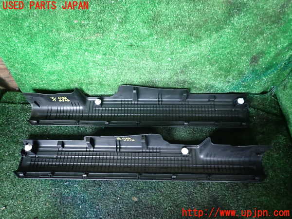 1UPJ-9240647740]ジムニー(JB64W)スカッフプレート 中古_2