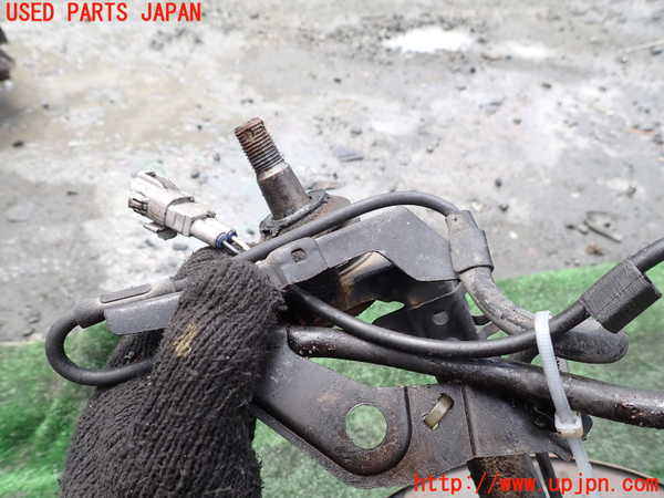 1UPJ-9240654290]ランクルプラド(RZJ95W)右フロントナックルハブ 中古_3