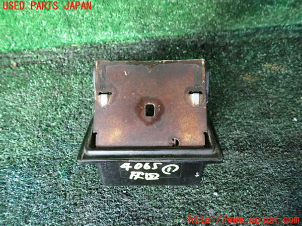 1UPJ-9240657821]ランクルプラド(RZJ95W)灰皿1 中古_3