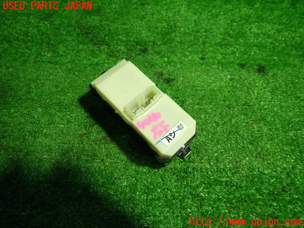 1UPJ-9240666240]ロッキー(ROCKY) ハイブリッド(A202S)右前パワーウィンドウスイッチ 中古_3