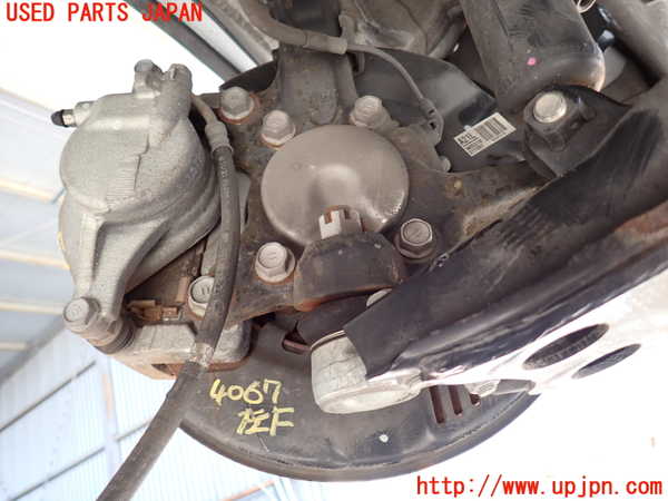 2UPJ-9240674295]ハイエースバン200系(GDH201V)左フロントナックルハブ 中古_2