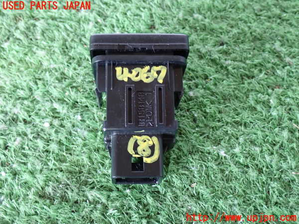 2UPJ-9240676313]ハイエースバン200系(GDH201V)スイッチ8 中古_2