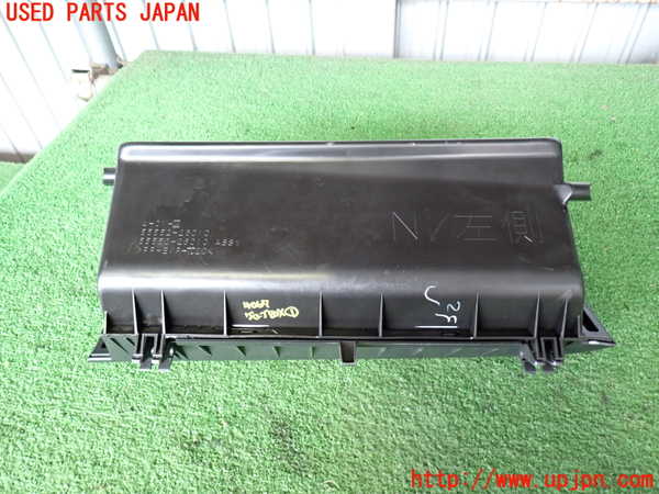 2UPJ-9240677516]ハイエースバン200系(GDH201V)グローブボックス1 中古_4