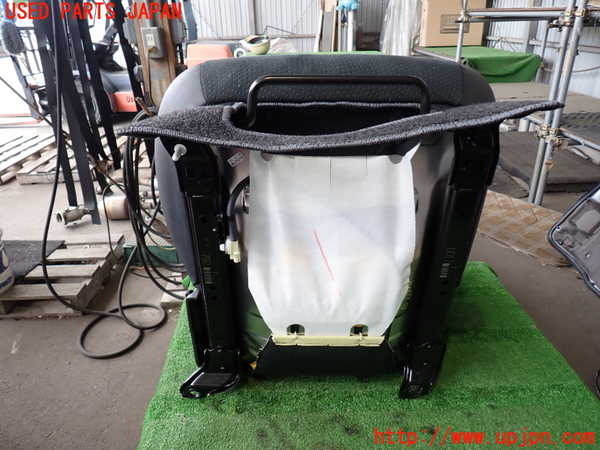 2UPJ-9240677035]ハイエースバン200系(GDH201V)運転席シート 中古_5