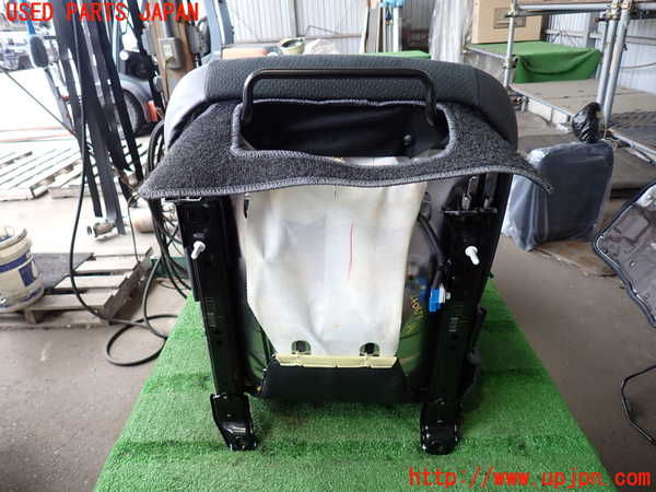 2UPJ-9240677065]ハイエースバン200系(GDH201V)助手席シート 中古_5