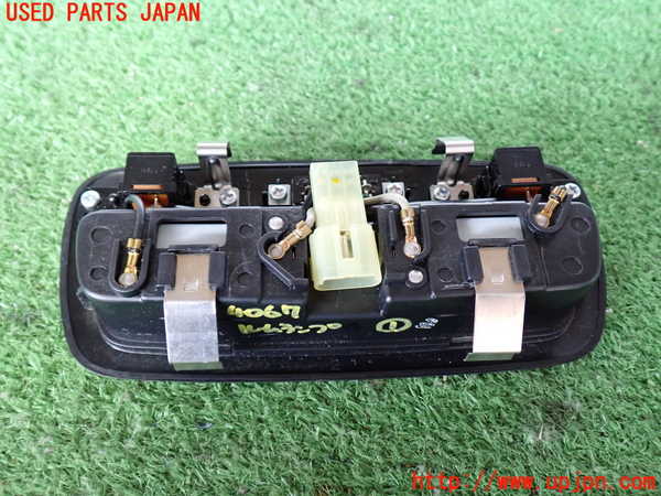 2UPJ-9240676411]ハイエースバン200系(GDH201V)ルームランプ1(1列目真中) 中古_2