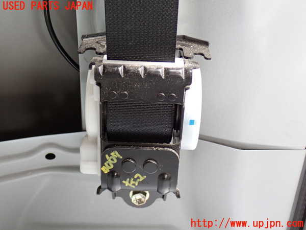 2UPJ-9240677185]ハイエースバン200系(GDH201V)左2列目シートベルト 中古_2