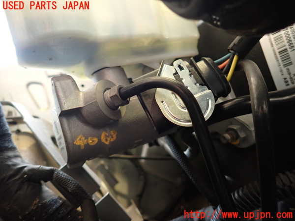 2UPJ-9240684050]マセラティ・クアトロポルテ(MQP30A)ブレーキマスターシリンダー 中古_2