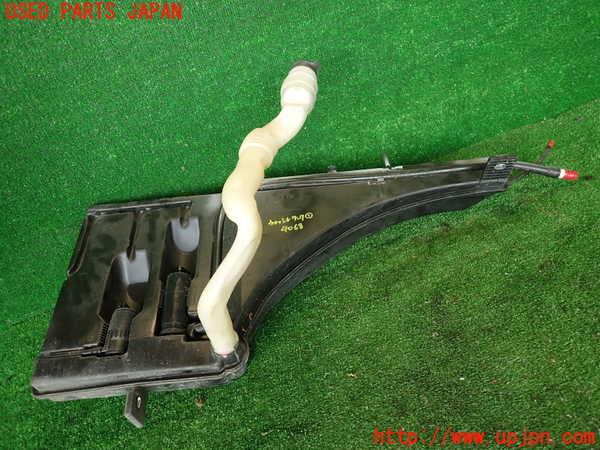 2UPJ-9240686791]マセラティ・クアトロポルテ(MQP30A)ウォッシャータンク1 中古_2
