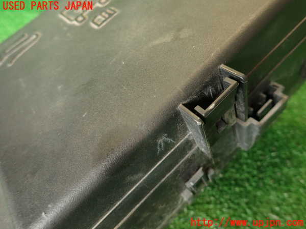 2UPJ-9240686741]マセラティ・クアトロポルテ(MQP30A)ヒューズボックス1(EGルーム内運転席側) 中古_2