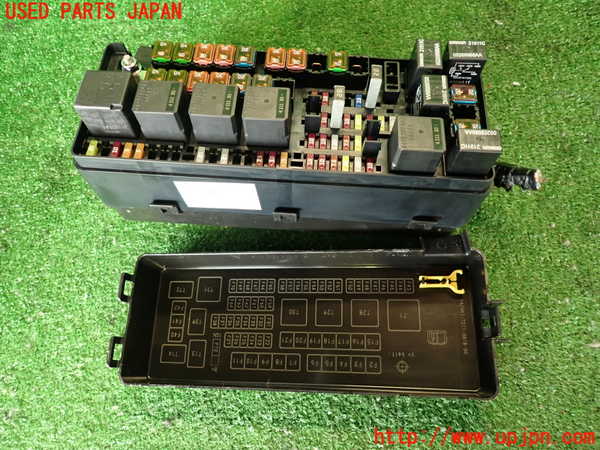 2UPJ-9240686742]マセラティ・クアトロポルテ(MQP30A)ヒューズボックス2(室内運転席側) 中古_4