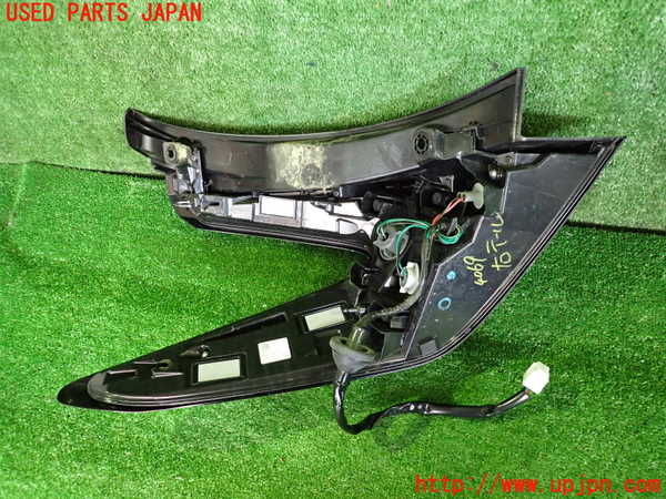 2UPJ-9240691530]日産リーフ(ZE1)右テールランプ 中古_3
