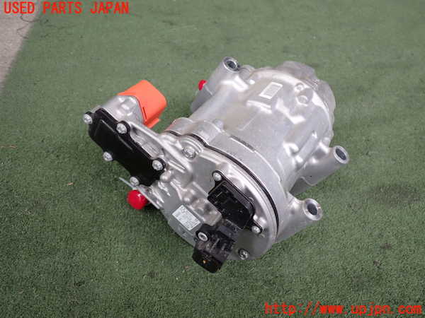 2UPJ-9240696025]日産リーフ(ZE1)エアコンコンプレッサー 中古_2