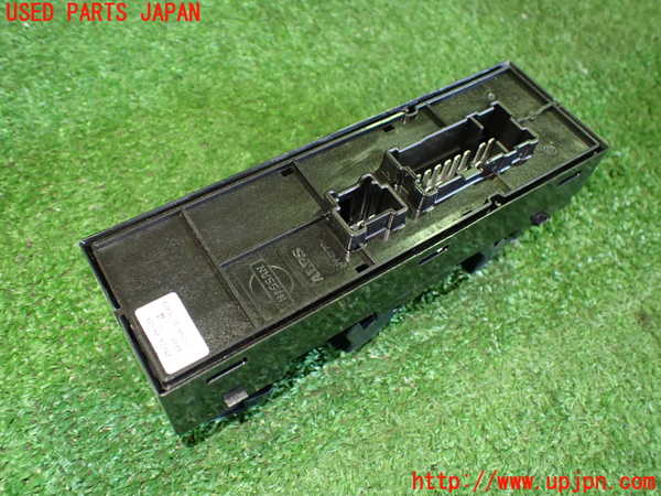 2UPJ-9240696240]日産リーフ(ZE1)右前パワーウィンドウスイッチ 中古_3