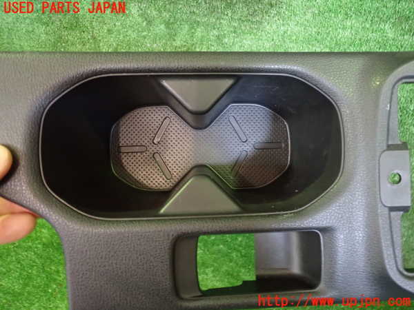 2UPJ-9240697810]日産リーフ(ZE1)ドリンクホルダー 中古_2