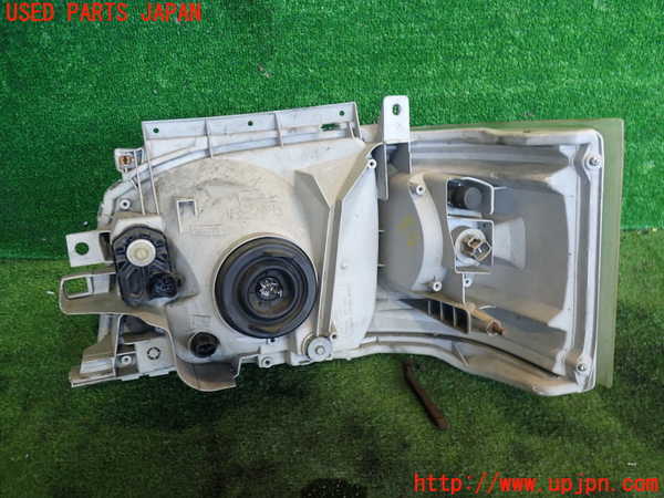 2UPJ-9240701130]ハイエースバン200系(KDH206V)右ヘッドライト ハロゲン 中古_3