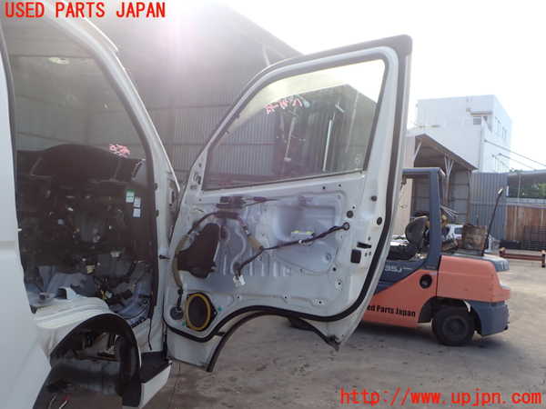 2UPJ-9240701230]ハイエースバン200系(KDH206V)右前ドア 中古 AGC M2H3 43R-00033_5