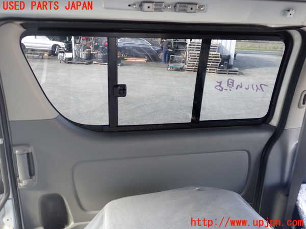 2UPJ-9240701290]ハイエースバン200系(KDH206V)右後ドア 中古 AGC M2L3 43R-007953_4
