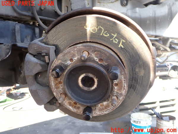 2UPJ-9240704290]ハイエースバン200系(KDH206V)右フロントナックルハブ 中古_2