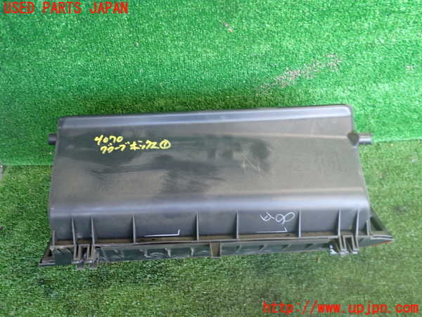 2UPJ-9240707516]ハイエースバン200系(KDH206V)グローブボックス1 中古_3