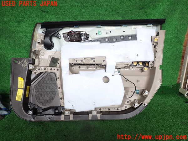 2UPJ-9240711264]クライスラー・300(LX36)左前ドア内張り 中古_3
