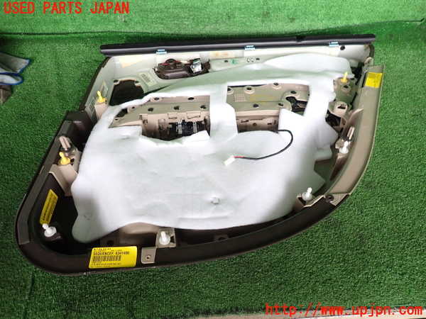 2UPJ-9240711324]クライスラー・300(LX36)左後ドア内張り 中古_3