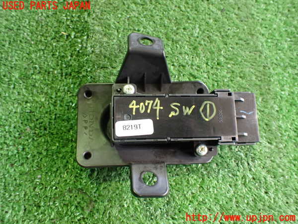 2UPJ-9240746306]レジェンド(KB2)スイッチ1 (給油口、トランク) 中古_2