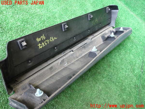 1UPJ-9240761292]レクサス・UX250h(MZAH10)右後ドアパネル 中古_4