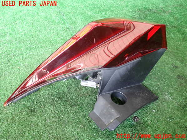 1UPJ-9240761530]レクサス・UX250h(MZAH10)右テールランプ 中古_2