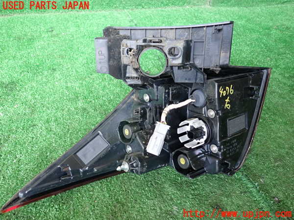 1UPJ-9240761530]レクサス・UX250h(MZAH10)右テールランプ 中古_3