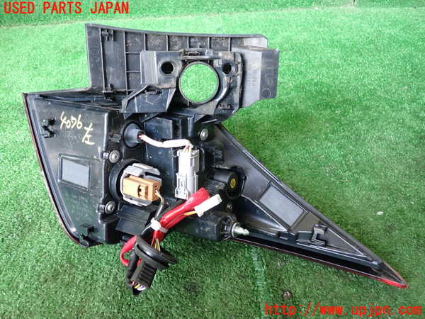 1UPJ-9240761536]レクサス・UX250h(MZAH10)左テールランプ 中古_3