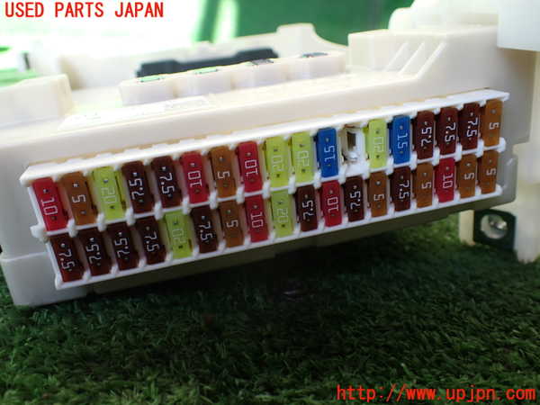 1UPJ-9240766742]レクサス・UX250h(MZAH10)ヒューズボックス2(室内助手席側) 中古_2