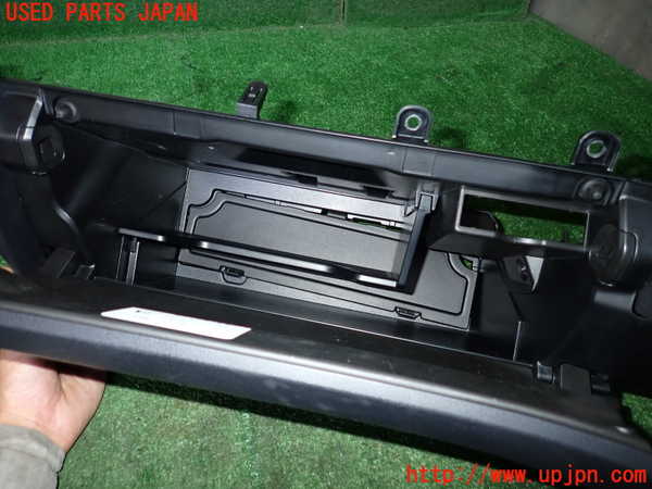 1UPJ-9240767516]レクサス・UX250h(MZAH10)グローブボックス1 中古_3
