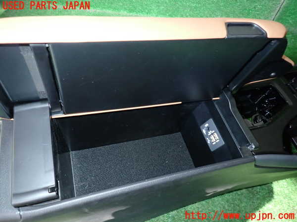 1UPJ-9240767540]レクサス・UX250h(MZAH10)センターコンソール 中古_4
