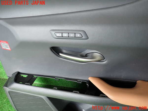 1UPJ-9240761234]レクサス・UX250h(MZAH10)右前ドア内張り 中古_2