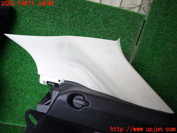 1UPJ-9240767675]レクサス・UX250h(MZAH10)右リアピラートリム 中古_2