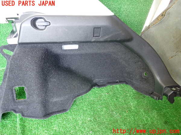 1UPJ-9240767675]レクサス・UX250h(MZAH10)右リアピラートリム 中古_3