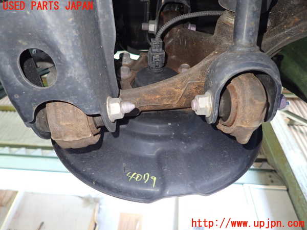1UPJ-9240794305]カローラ ツーリング ハイブリッド(ZWE211W)左リアナックルハブ 中古_2