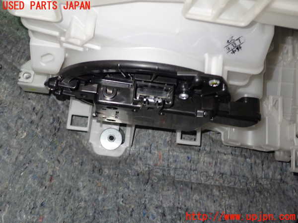 1UPJ-9240796081]カローラ ツーリング ハイブリッド(ZWE211W)エバポレーター1 中古_4