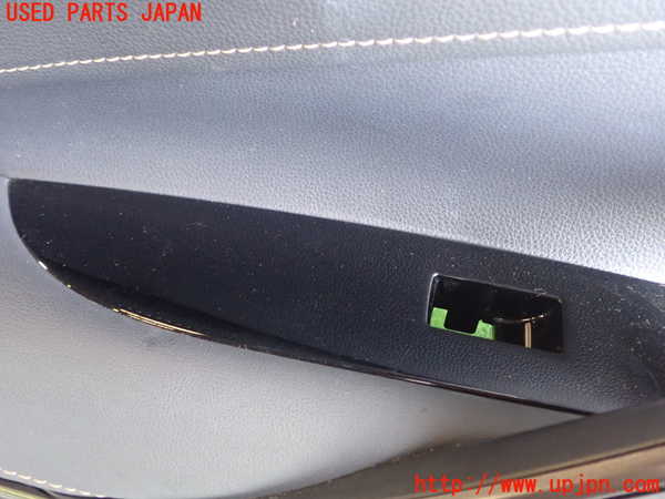 1UPJ-9240791264]カローラ ツーリング ハイブリッド(ZWE211W)左前ドア内張り 中古_3