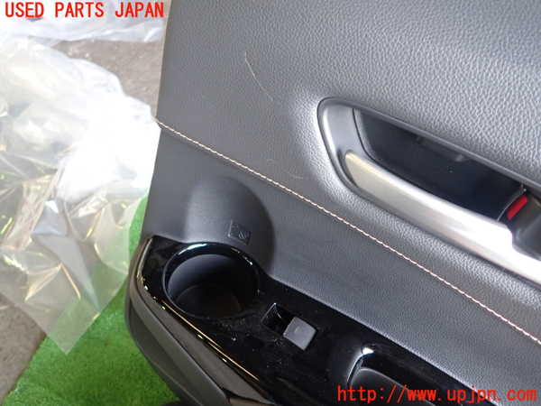 1UPJ-9240791294]カローラ ツーリング ハイブリッド(ZWE211W)右後ドア内張り 中古_4