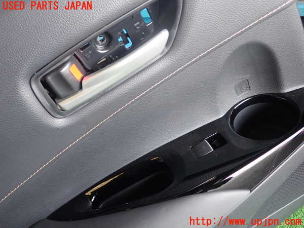 1UPJ-9240791324]カローラ ツーリング ハイブリッド(ZWE211W)左後ドア内張り 中古_3