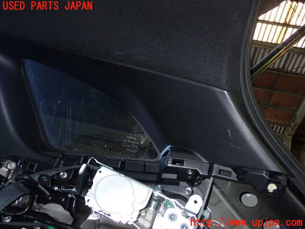 1UPJ-9240797675]カローラ ツーリング ハイブリッド(ZWE211W)右リアピラートリム 中古_3