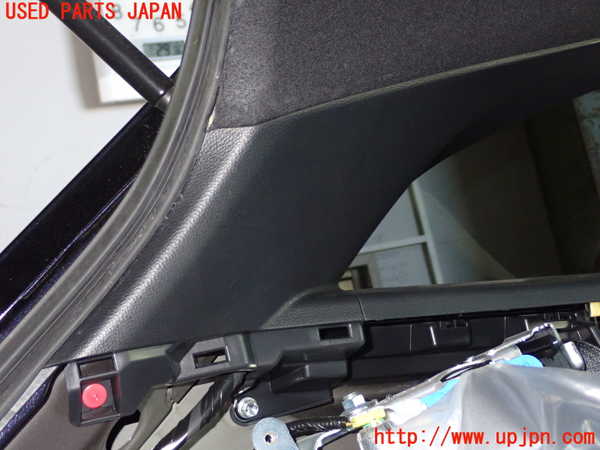 1UPJ-9240797680]カローラ ツーリング ハイブリッド(ZWE211W)左リアピラートリム 中古_3